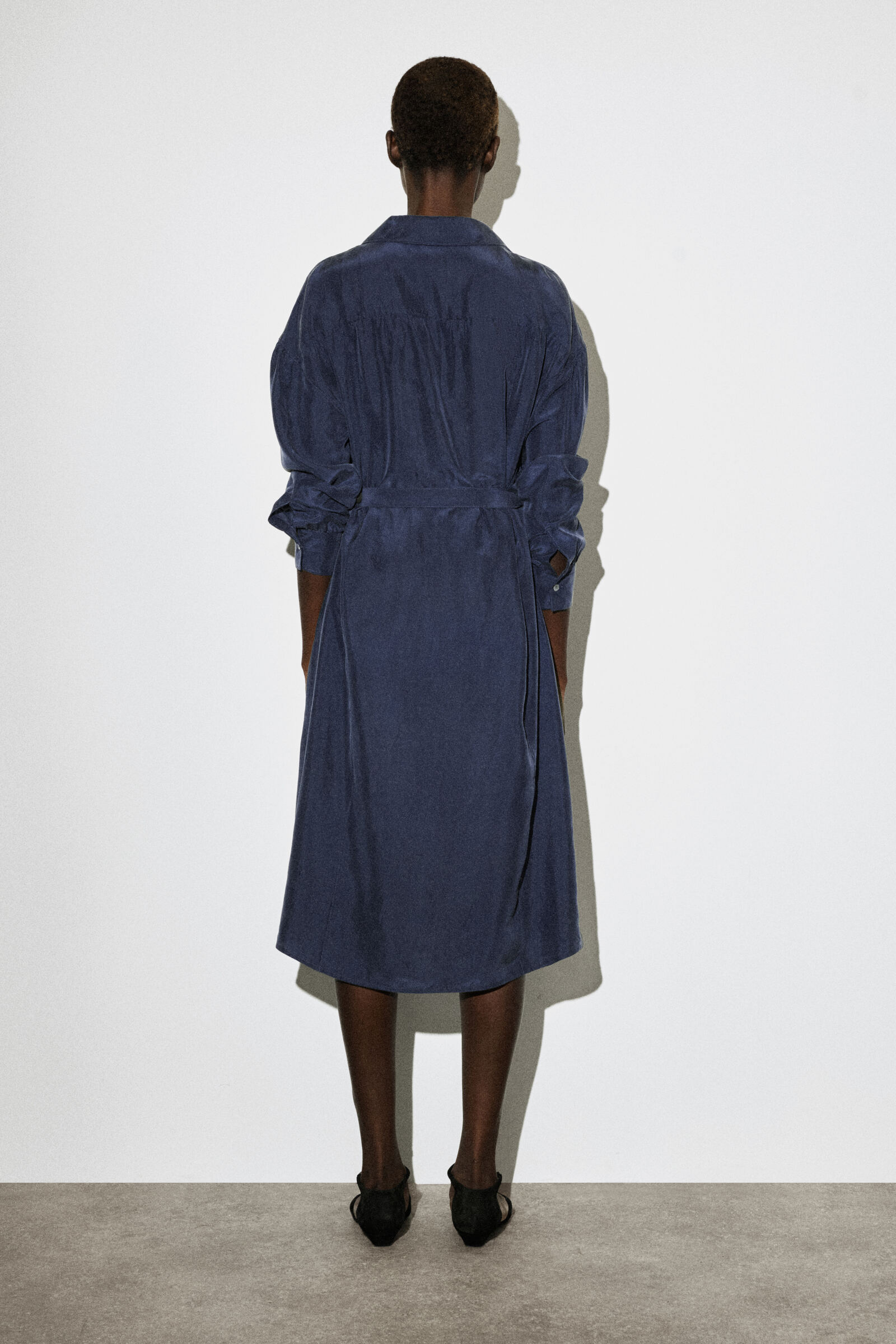 GATHERED CRINKLED-SILK MIDI SHIRT DRESS ギャザー入りしわ加工