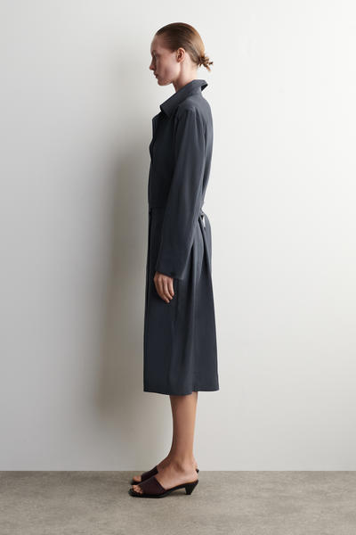 COS ベルト付きトレンチディテールミディドレス