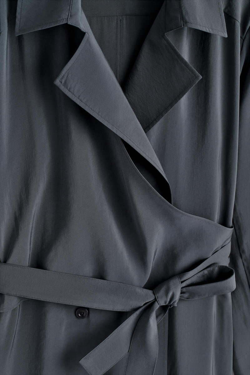 COS ベルト付きトレンチディテールミディドレス