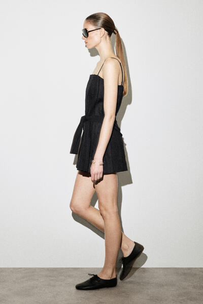 COS スカルプテッド プリーツリネン オールインワン