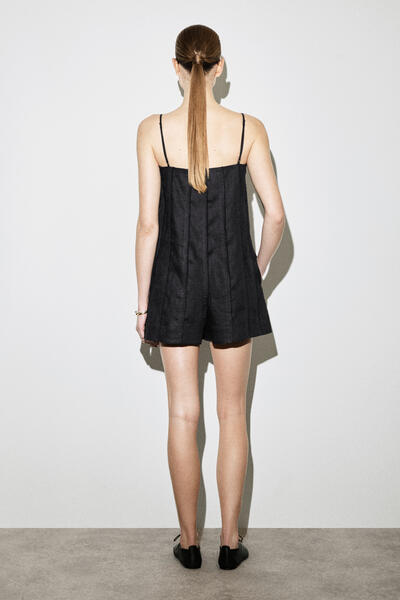 COS スカルプテッド プリーツリネン オールインワン