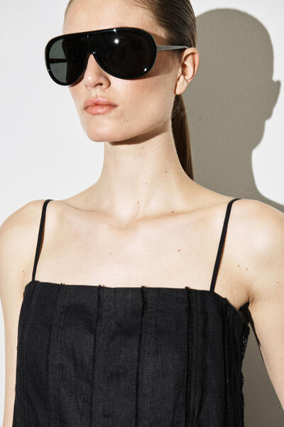 COS スカルプテッド プリーツリネン オールインワン