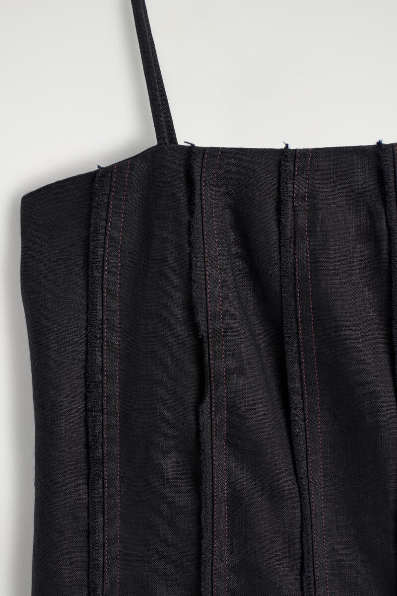 COS スカルプテッド プリーツリネン オールインワン