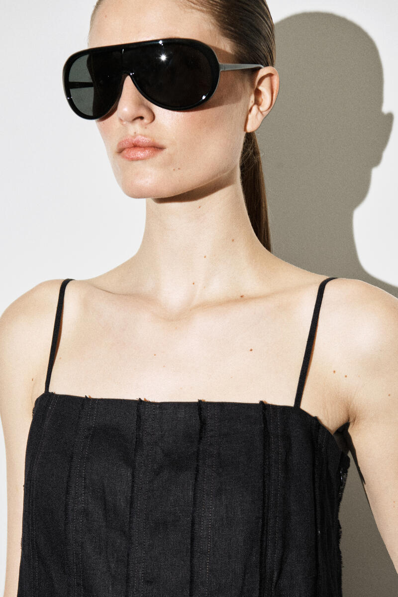 COS スカルプテッド プリーツリネン オールインワン