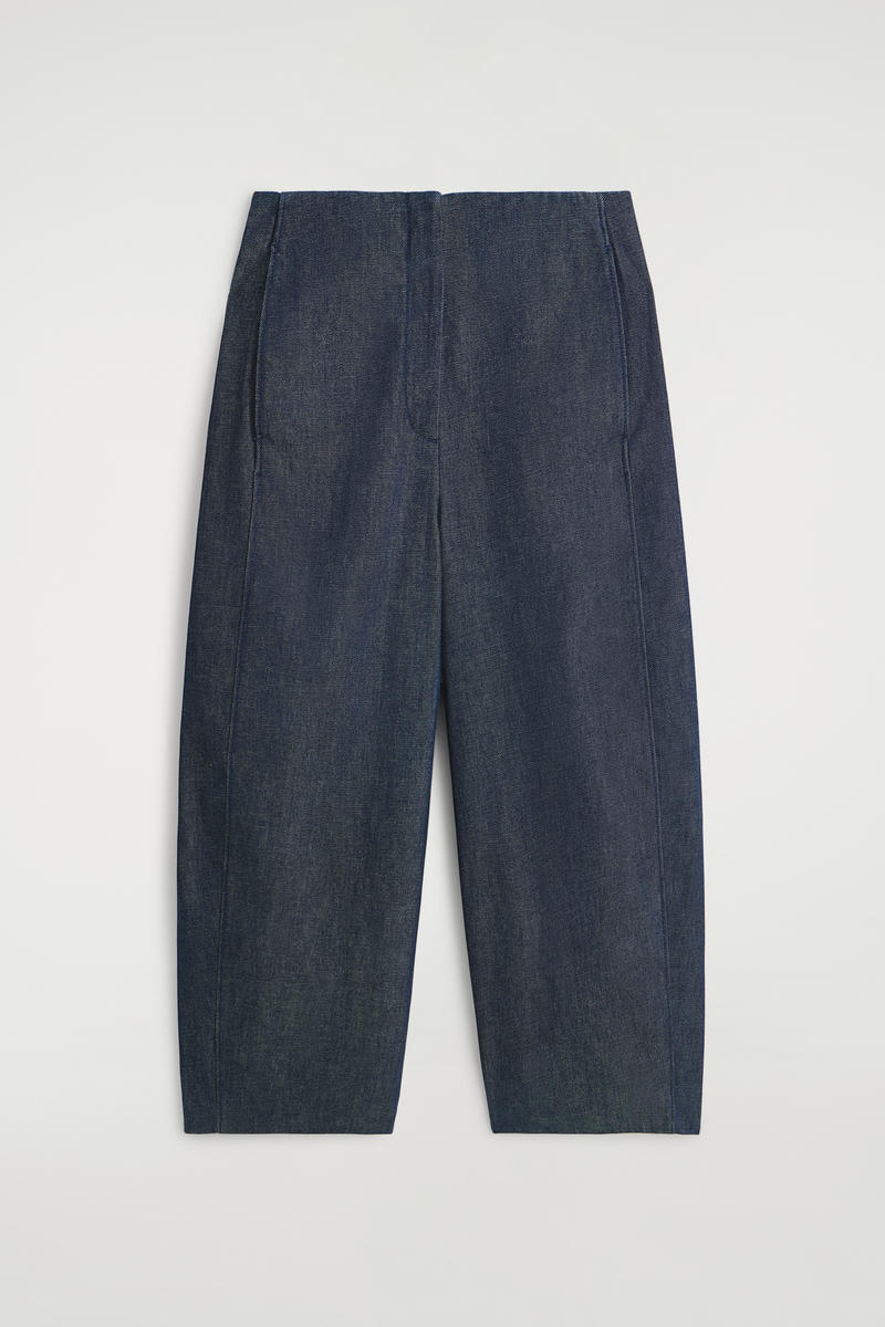 COS RAWデニム クロップドバレルレッグパンツ