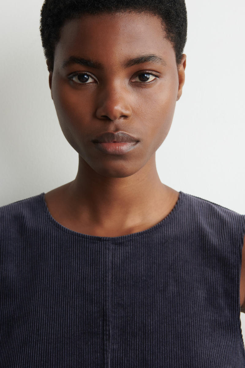 COS Aラインコーデュロイミディドレス