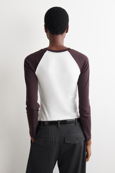 COS コントラストスリーブTシャツ