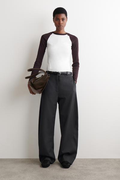 COS コントラストスリーブTシャツ