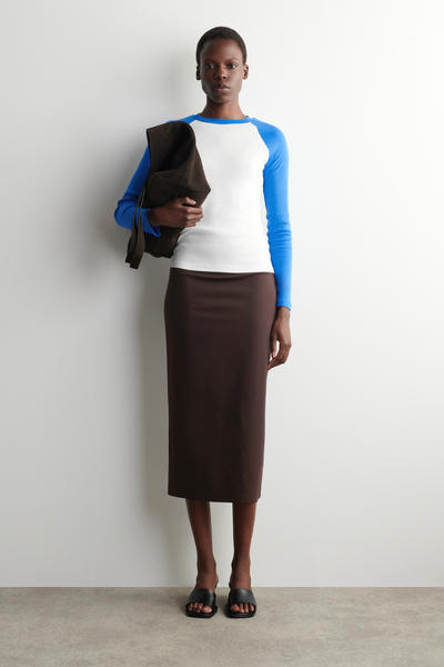 COS コントラストスリーブTシャツ