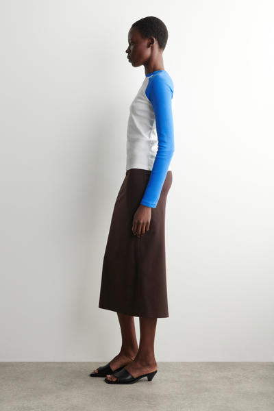 COS コントラストスリーブTシャツ