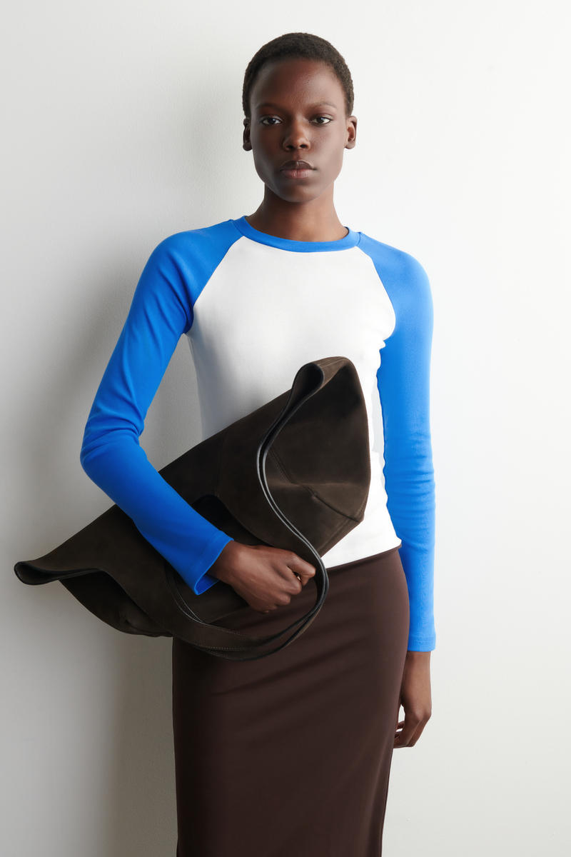 COS コントラストスリーブTシャツ