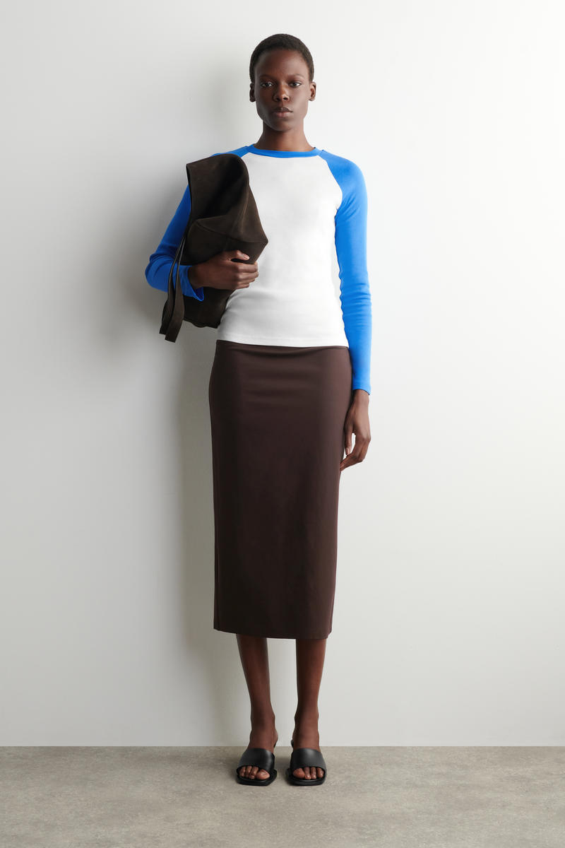 COS コントラストスリーブTシャツ