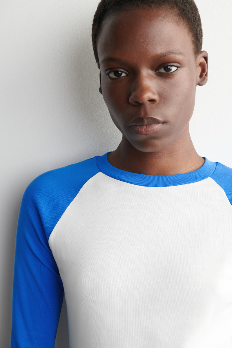 COS コントラストスリーブTシャツ