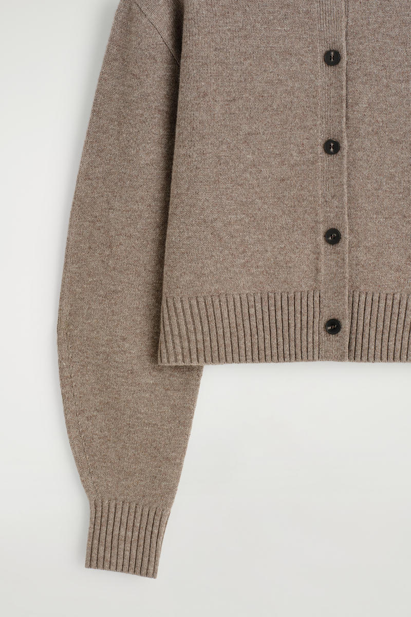 COS メリノウールカーディガン