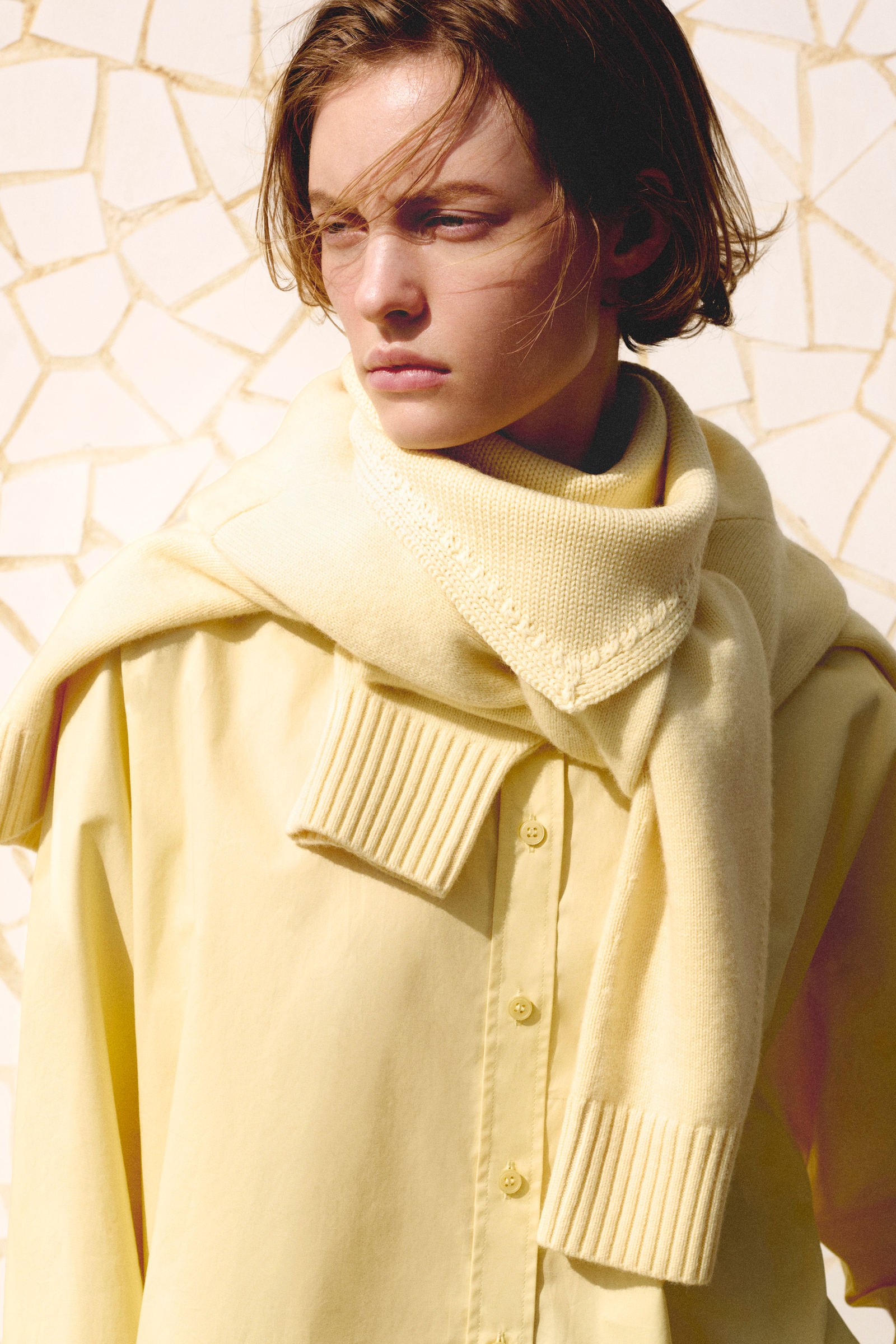 今期COS メリノウールファンネルネックカーディガン　バターイエロー MERINO WOOL FUNNEL-NECK CARDIGAN メリノウール ファンネルネック