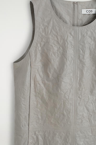 COS テクスチャードレザー シフトドレス
