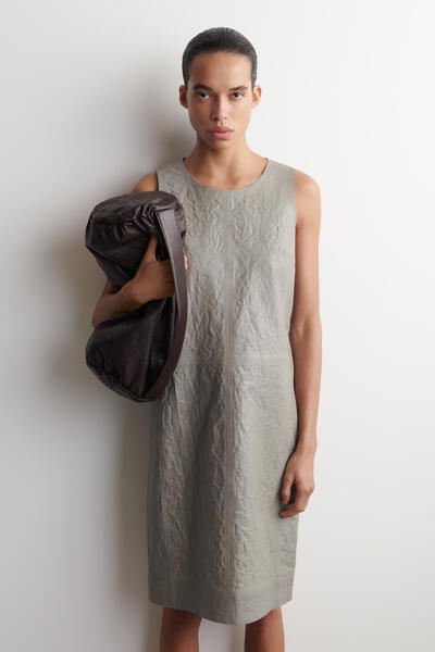 COS テクスチャードレザー シフトドレス