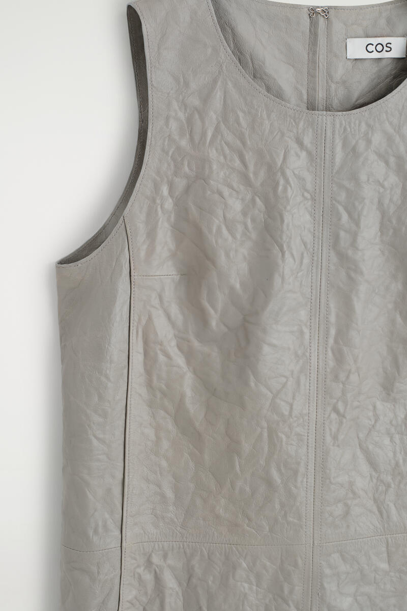 COS テクスチャードレザー シフトドレス