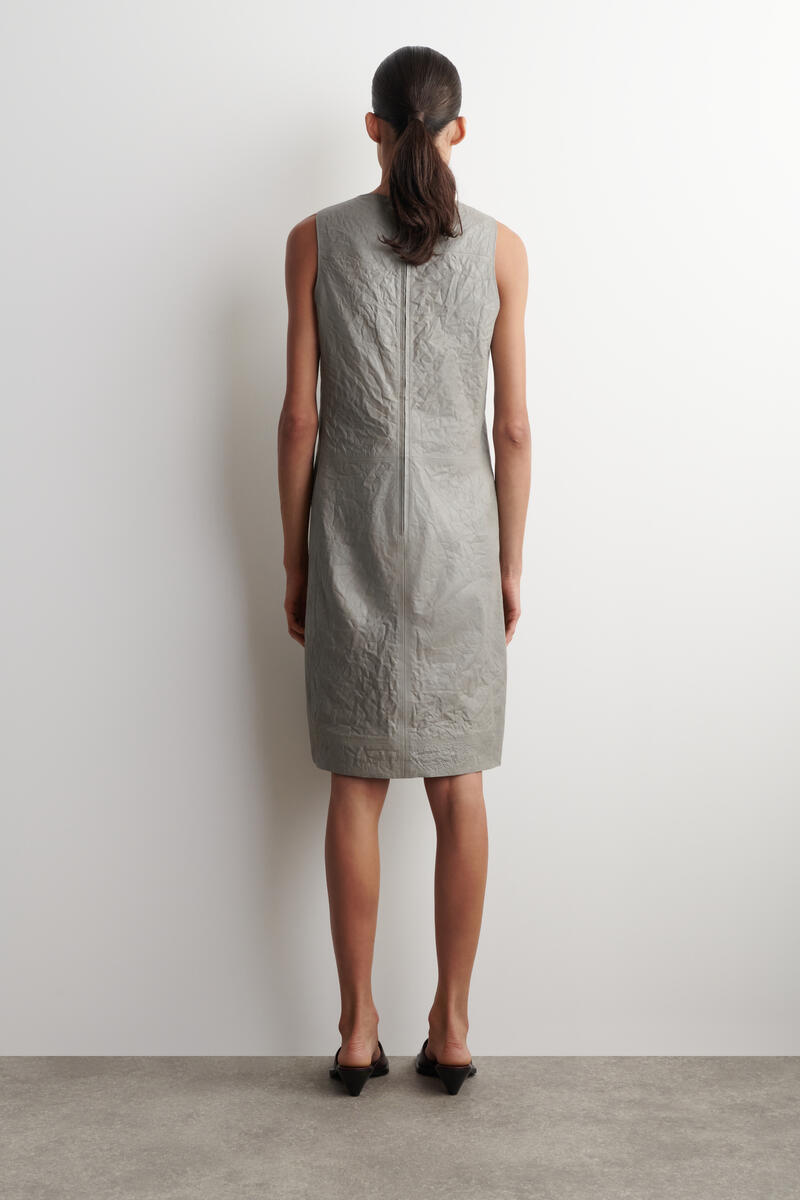 COS テクスチャードレザー シフトドレス