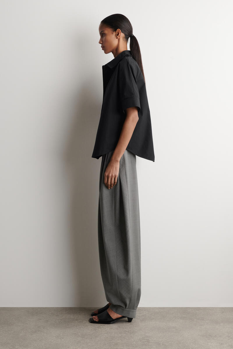 COS オーバーサイズ 半袖コットンシャツ