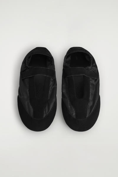 COS スエードナイロン メリージェーンスニーカー