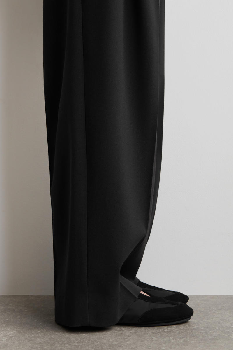 COS スエードナイロン メリージェーンスニーカー