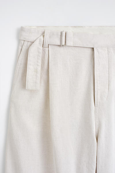 COS ベルト付きデニム　リラックスフィット　バレルレッグパンツ