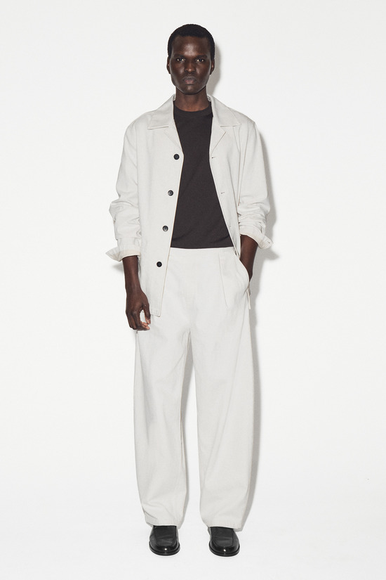 COS ベルト付きデニム　リラックスフィット　バレルレッグパンツ