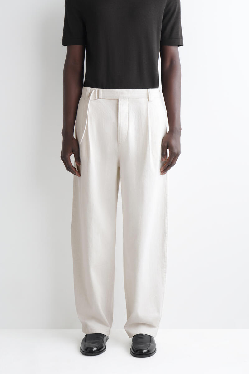 COS ベルト付きデニム　リラックスフィット　バレルレッグパンツ