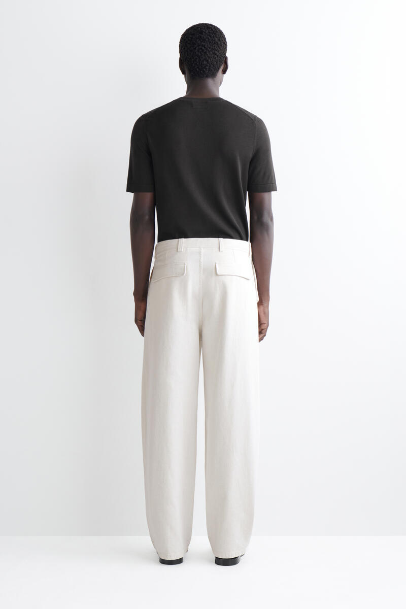 COS ベルト付きデニム　リラックスフィット　バレルレッグパンツ