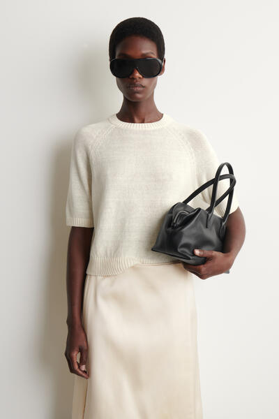 COS シュリンクニットリネンTシャツ