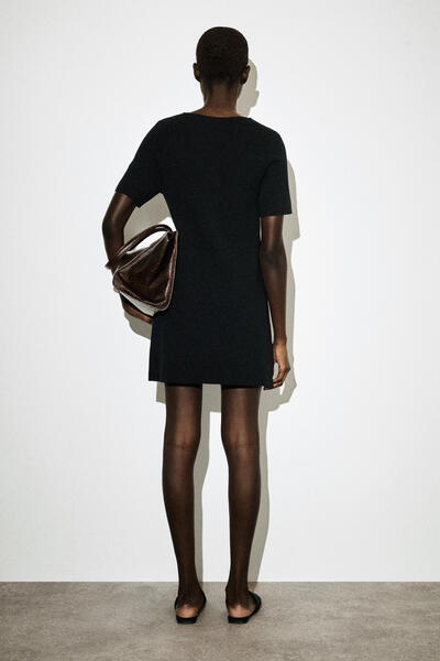 COS ボタン付きミラノリブニット ミニドレス