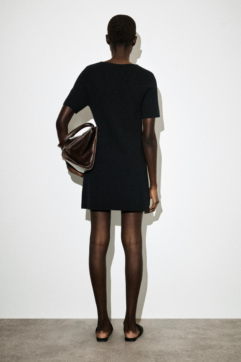 COS ボタン付きミラノリブニット ミニドレス