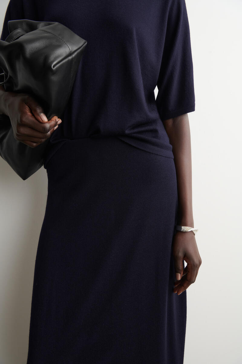 COS ラウンド メリノウール ミディスカート