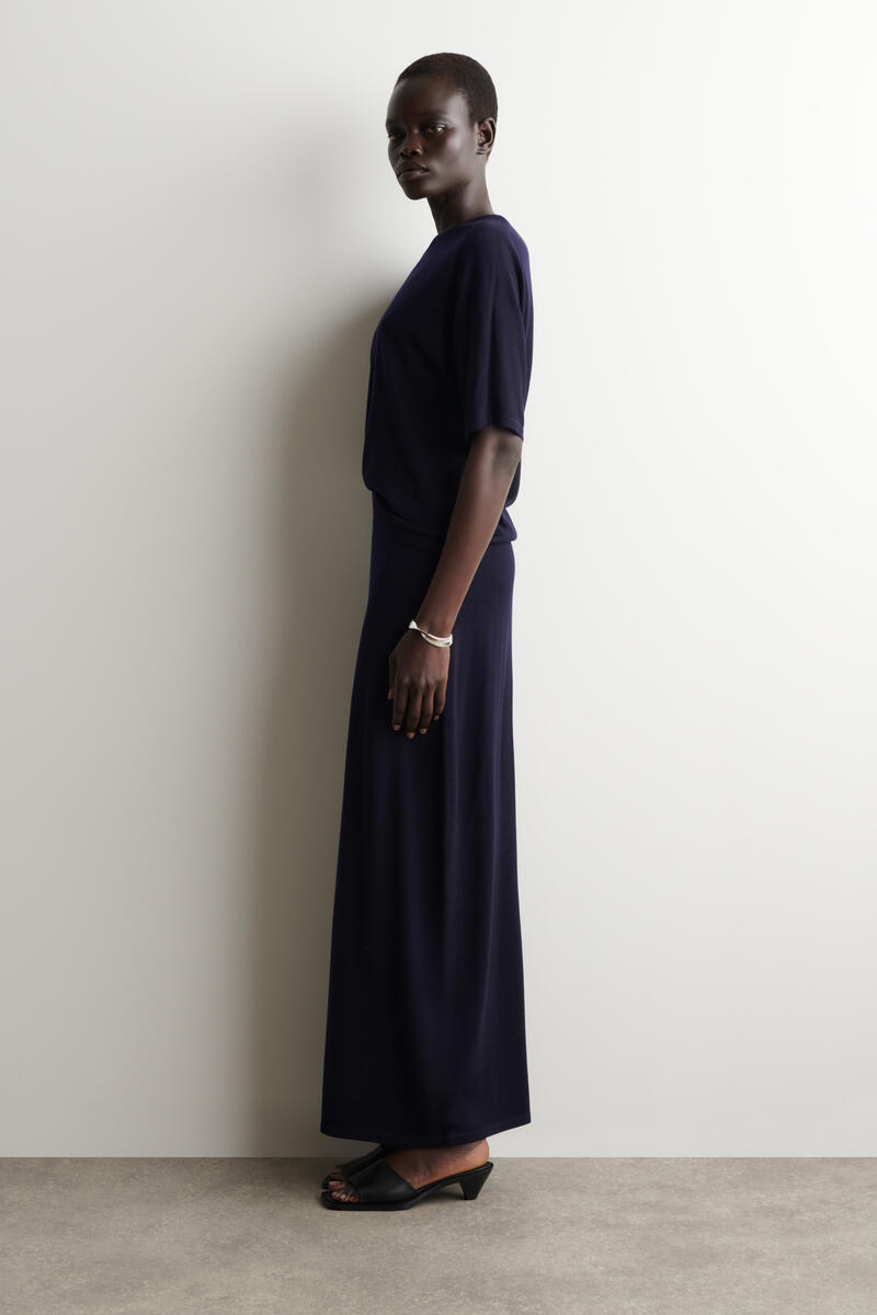 COS ラウンド メリノウール ミディスカート