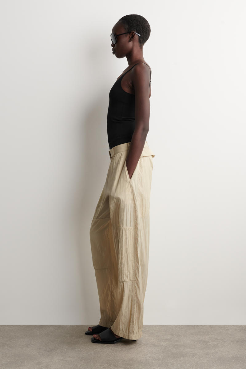 COS インターロックジャージーキャミトップス