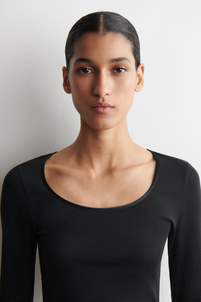 COS サテントリム　コットンジャージー　ロングスリーブトップス