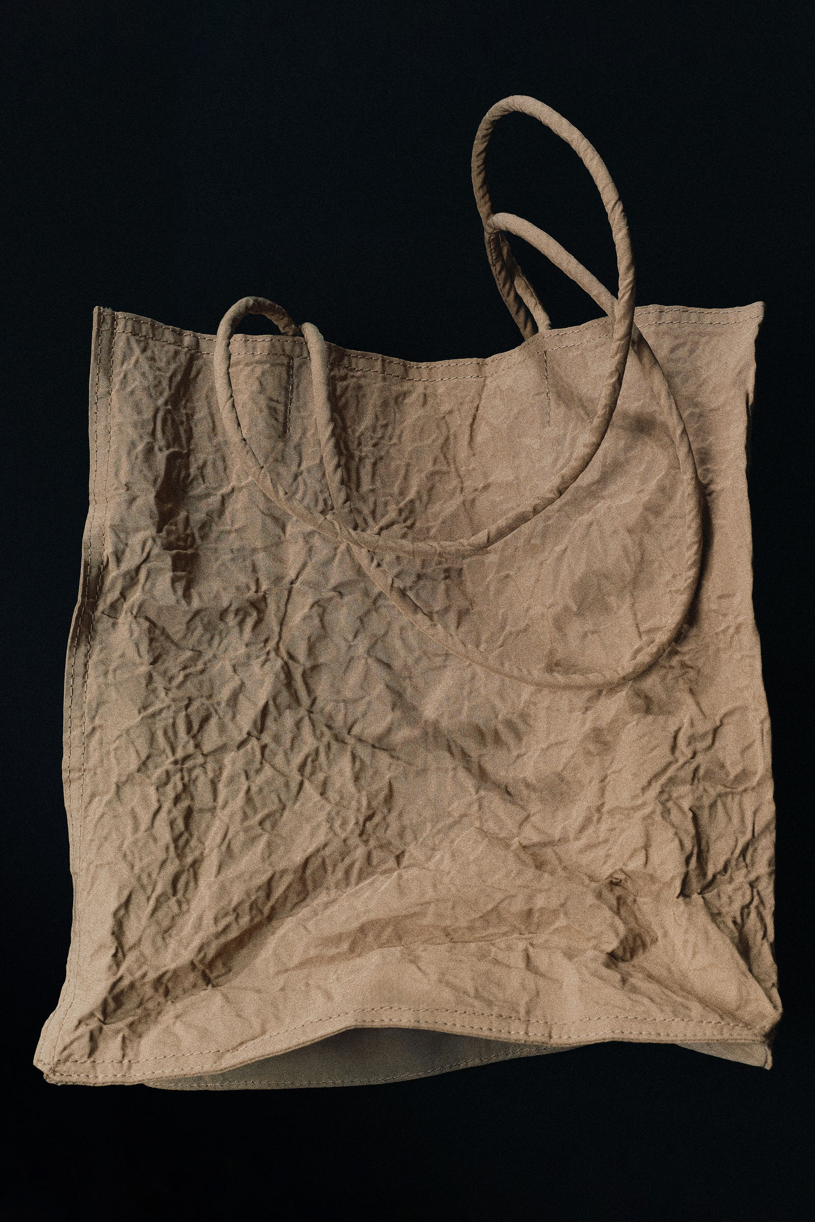 CRINKLED TOTE BAG シワ加工トートバッグ ベージュ｜COS コス 公式 