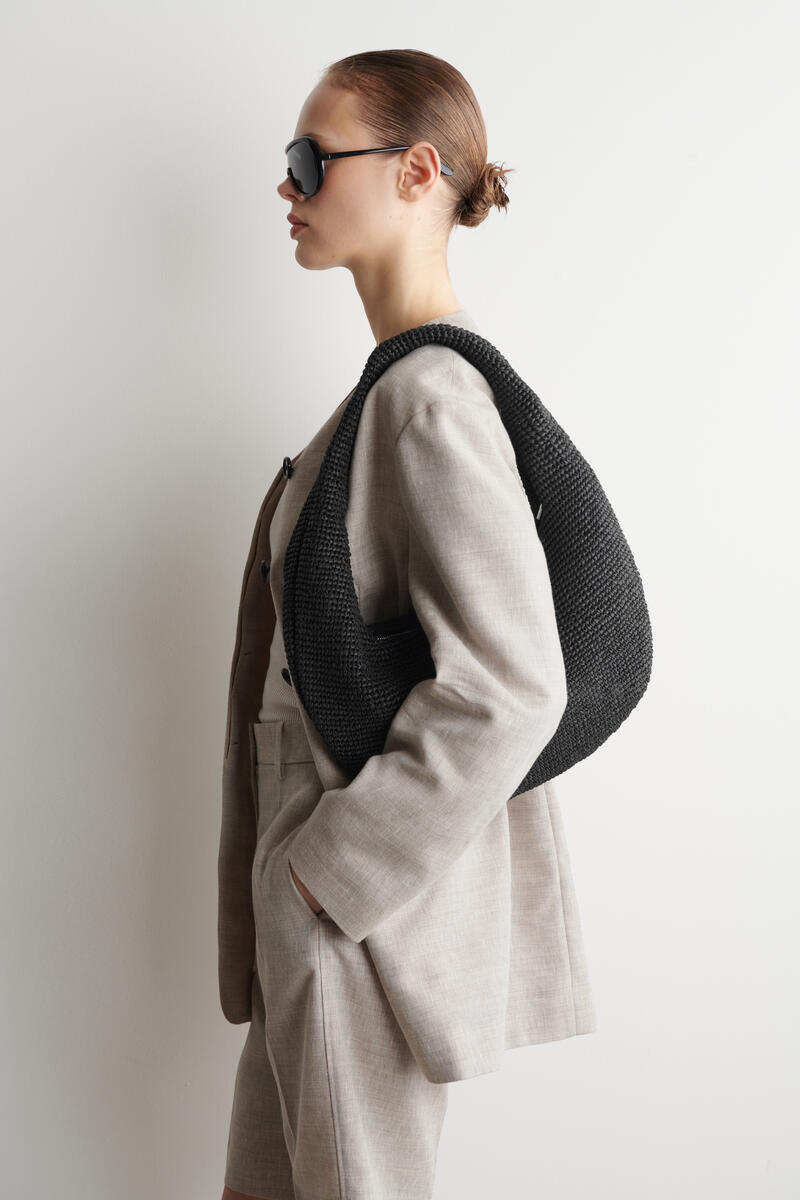 COS カーブショルダーバッグ - ストロー