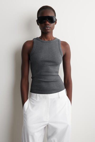 COS リブ編みコットンタンクトップ