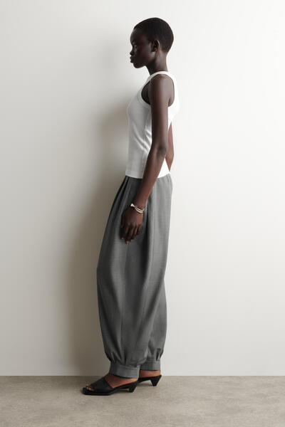 COS リブ編みコットンタンクトップ