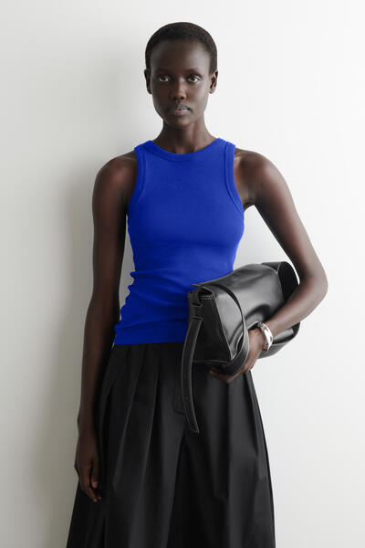 COS リブ編みコットンタンクトップ