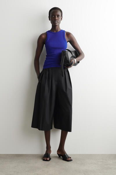 COS リブ編みコットンタンクトップ