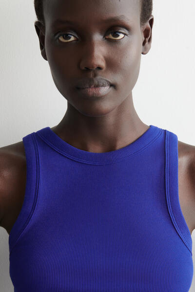 COS リブ編みコットンタンクトップ