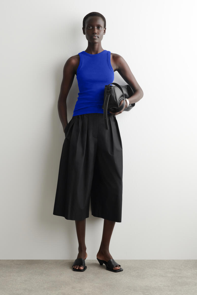 COS リブ編みコットンタンクトップ