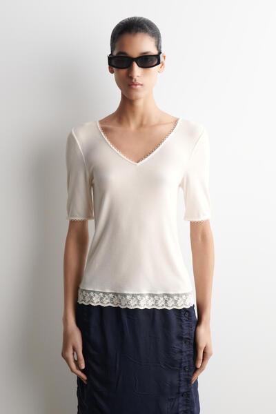 COS レーストリムリブVネックTシャツ