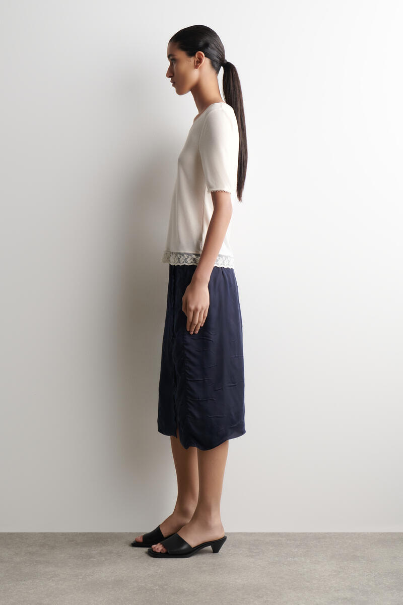 COS レーストリムリブVネックTシャツ