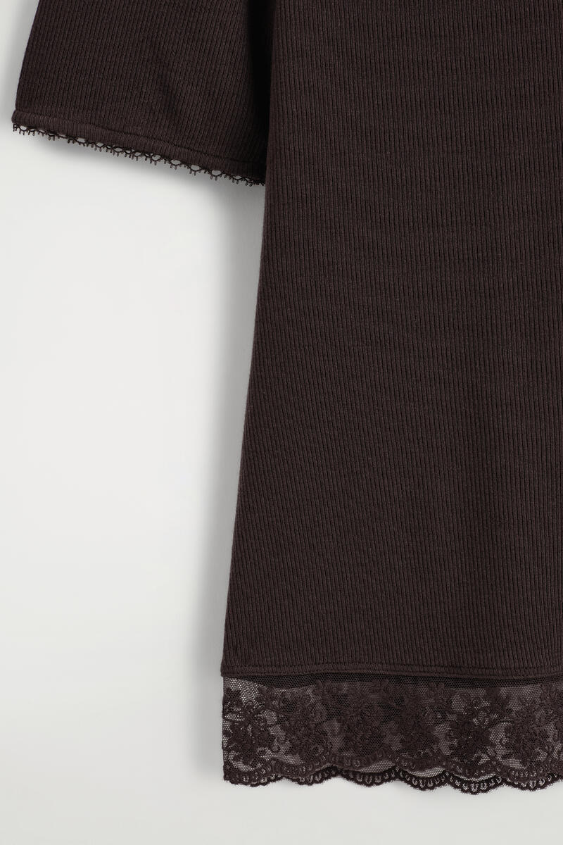 COS レーストリムリブVネックTシャツ