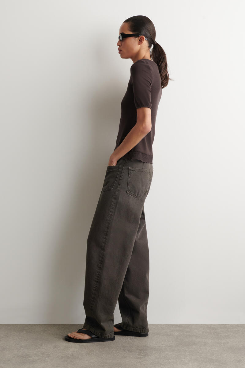 COS レーストリムリブVネックTシャツ