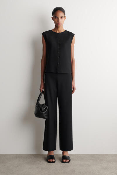 COS ボタンディテール ニットトップ